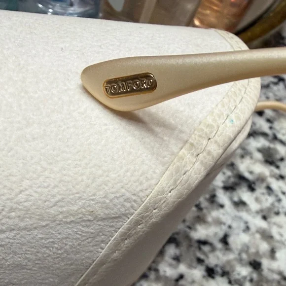 Like New Tom Ford Women's Sunglasses with Gold Infinity Frame - Picture 2 of 3